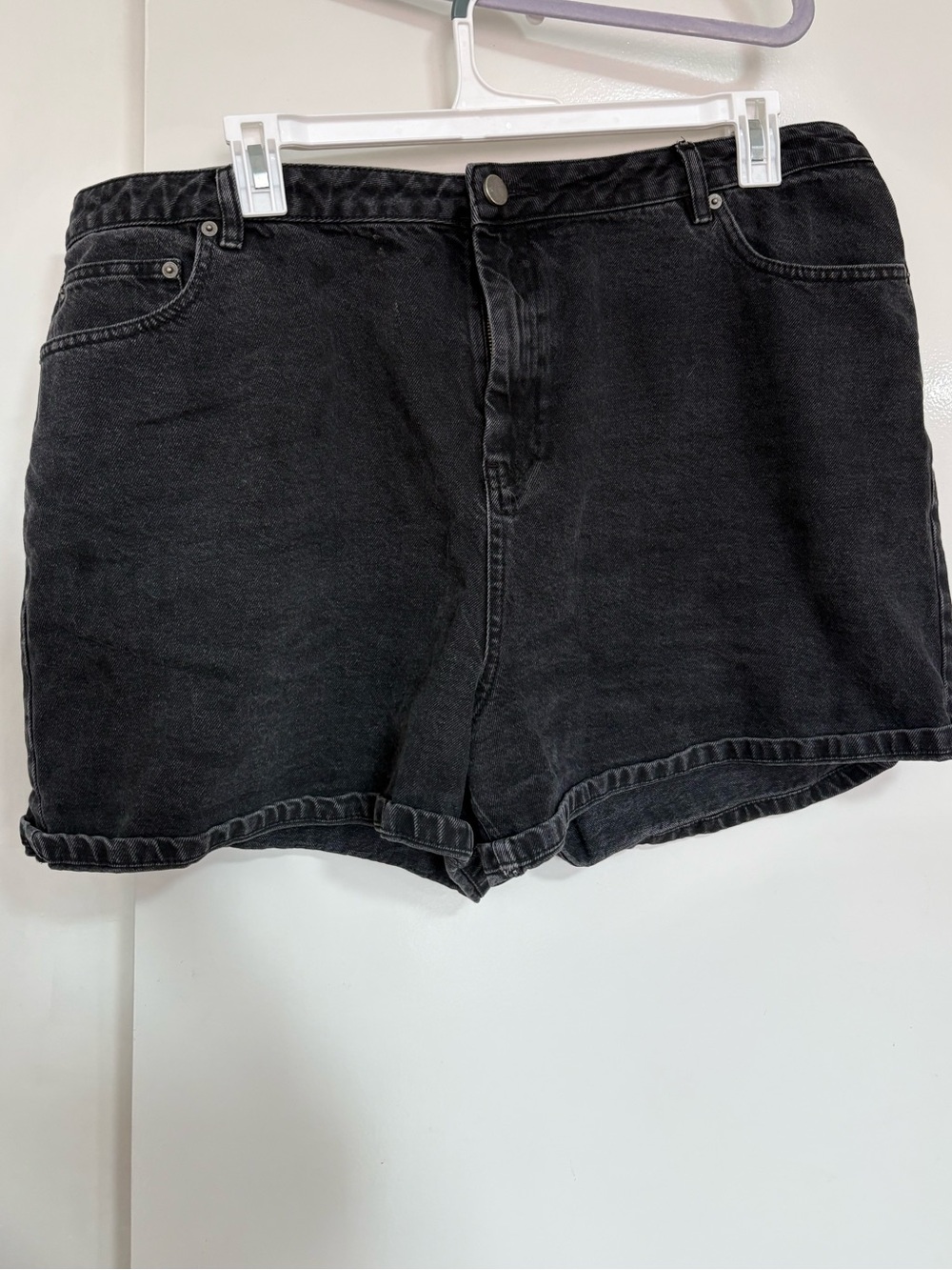 ASOS high waisted black denim shorts - size us 18 / uk 22